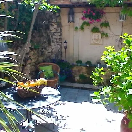 Le Domaine De La Lezardiere Espiet